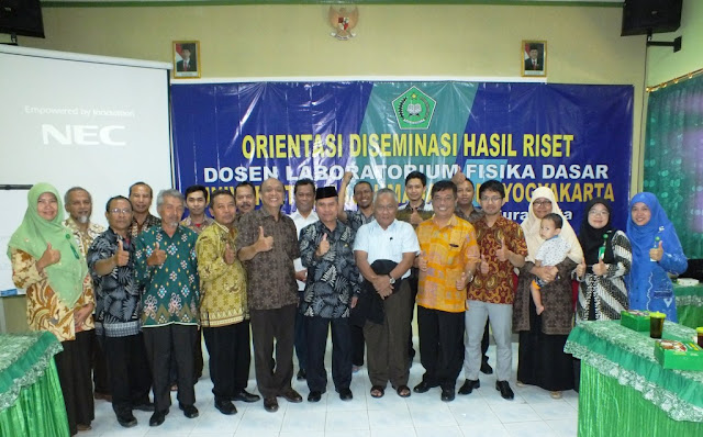 Dosen Fisika Dasar UGM Paparkan Hasil Riset di MAN 1 Surakarta